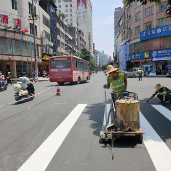 廣西道路交通路口標線公司施工隊