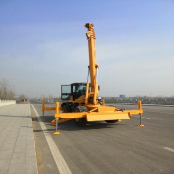 多種配重四驅越野吊車 爬坡吊重行走越野吊車 輪式起重機