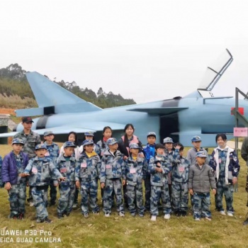 濟南教育基地軍事模型 動態(tài)裝甲車設備出售 弘訊模型